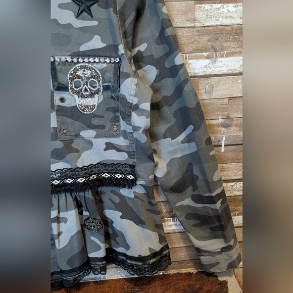 Upcycled Knox Rose Green/Gray Camo Jacket W Embellishments And Angel Wings - Picture 8 of 16